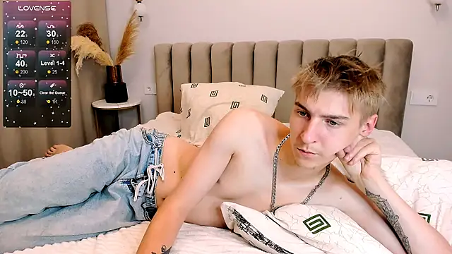 Snapshot of MrSexyCum4U chatting on October 2025 06:49:01 PM MrSexyCum4U online show from October 2025 06:49:01 PM