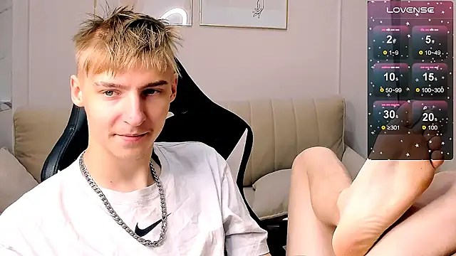 Snapshot of MrSexyCum4U chatting on October 2025 10:56:02 PM MrSexyCum4U online show from October 2025 10:56:02 PM