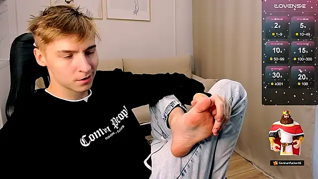 Snapshot of MrSexyCum4U chatting on November 2025 11:12:02 AM MrSexyCum4U online show from November 2025 11:12:02 AM