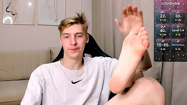 Snapshot of MrSexyCum4U chatting on November 2025 03:56:01 PM MrSexyCum4U online show from November 2025 03:56:01 PM