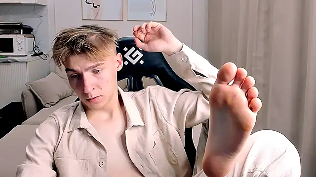 Snapshot of MrSexyCum4U chatting on November 2025 02:28:01 PM MrSexyCum4U online show from November 2025 02:28:01 PM