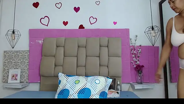 Damary Leon online show from December 2025 06:57:02 PM