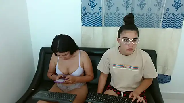 Snapshot of Arieeel_09 chatting on October 2025 11:02:02 PM Arieeel 09 online show from October 2025 11:02:02 PM