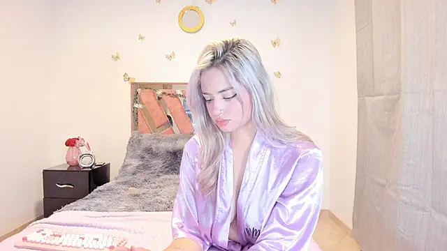 Snapshot of Ella_Lenox chatting on September 2025 10:57:02 PM Ella Lenox online show from September 2025 10:57:02 PM