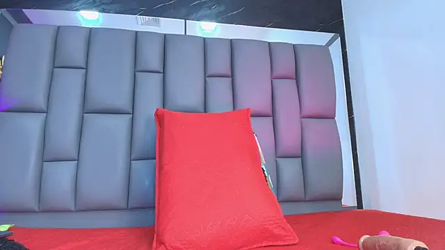 Snapshot of Roxana_gomez chatting on November 2025 03:17:01 AM Roxana gomez online show from November 2025 03:17:01 AM