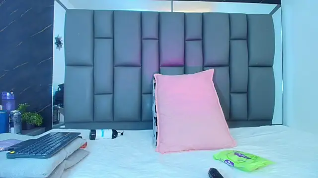 Snapshot of Roxana_gomez chatting on January 2026 04:07:02 AM Roxana gomez online show from January 2026 04:07:02 AM