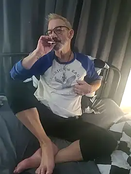 Snapshot of FoxnMouse chatting on November 2025 06:25:02 AM FoxnMouse online show from November 2025 06:25:02 AM