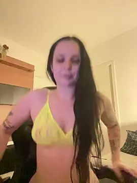 Snapshot of yumi-hot chatting on February 2026 12:21:01 AM yumi-hot online show from February 2026 12:21:01 AM