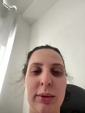 Snapshot of yumi-hot chatting on March 2026 01:51:01 PM yumi-hot online show from March 2026 01:51:01 PM