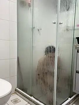 Snapshot of yumi-hot chatting on April 2026 04:52:01 PM yumi-hot online show from April 2026 04:52:01 PM