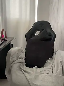 Snapshot of yumi-hot chatting on April 2026 02:28:01 PM yumi-hot online show from April 2026 02:28:01 PM