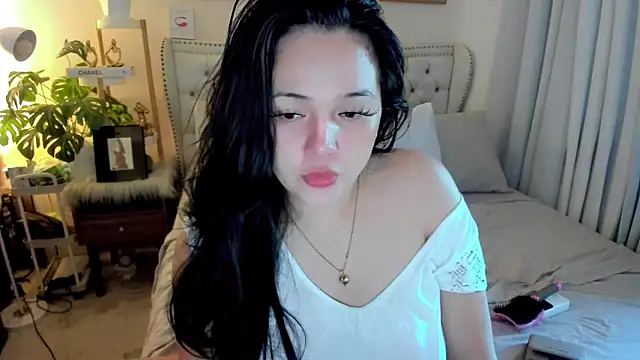 Snapshot of SweetHoney369 chatting on October 2025 12:33:02 AM SweetHoney369 online show from October 2025 12:33:02 AM