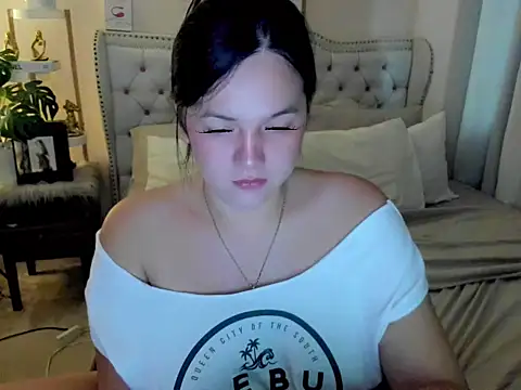 Snapshot of SweetHoney369 chatting on June 2026 07:22:01 AM SweetHoney369 online show from June 2026 07:22:01 AM