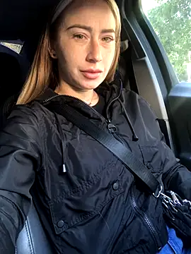 Reina Cummings online show from September 2025 04:56:01 AM