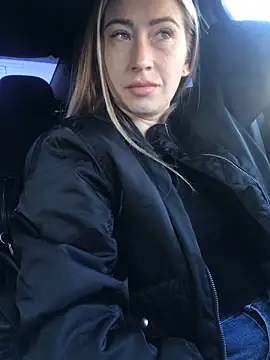 Reina Cummings online show from September 2025 04:58:01 AM