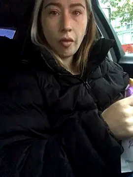 Reina Cummings online show from September 2025 04:50:01 AM