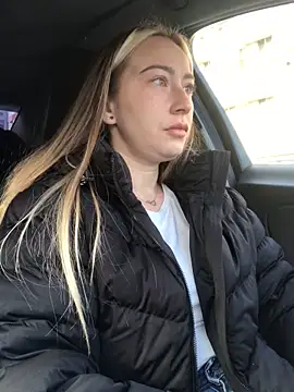 Reina Cummings online show from October 2025 05:02:02 AM