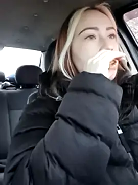 Reina Cummings online show from November 2025 06:02:02 AM