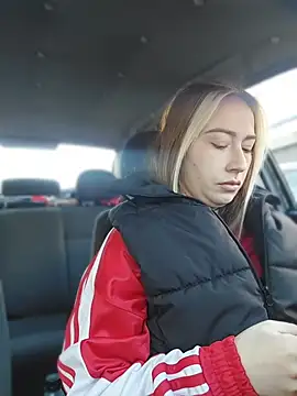 Reina Cummings online show from April 2026 04:45:01 AM