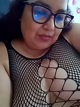 ladytropical1 online show from June 2026 06:01:01 PM