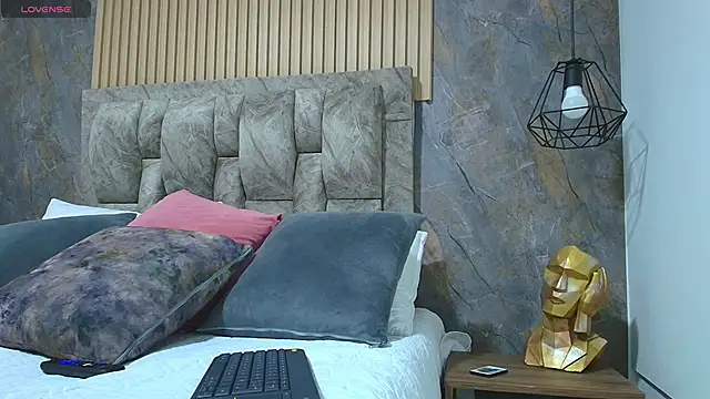 luna killari online show from November 2025 01:54:02 PM