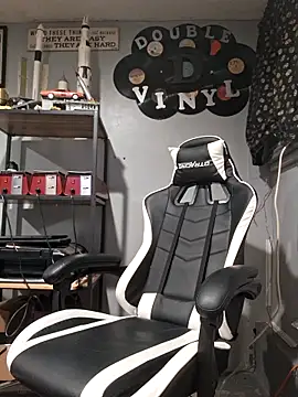 Snapshot of SueNixon chatting on October 2025 12:22:02 AM SueNixon online show from October 2025 12:22:02 AM