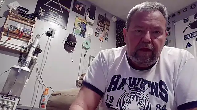 Snapshot of SueNixon chatting on November 2025 01:38:01 AM SueNixon online show from November 2025 01:38:01 AM