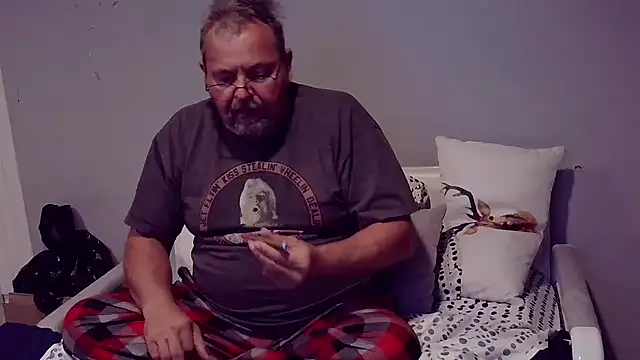 Snapshot of SueNixon chatting on November 2025 03:27:01 AM SueNixon online show from November 2025 03:27:01 AM