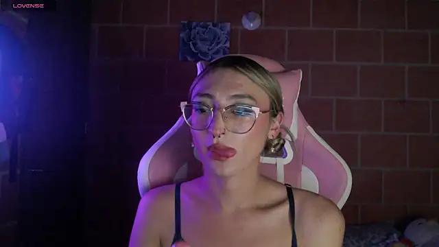 Snapshot of Andrea_camilaaa chatting on April 2026 01:42:02 AM Andrea camilaaa online show from April 2026 01:42:02 AM