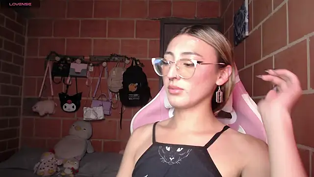 Snapshot of Andrea_camilaaa chatting on May 2026 04:14:02 PM Andrea camilaaa online show from May 2026 04:14:02 PM