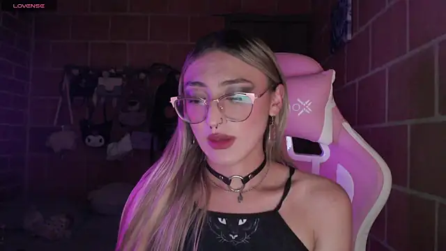 Andrea camilaaa online show from June 2026 12:43:02 AM