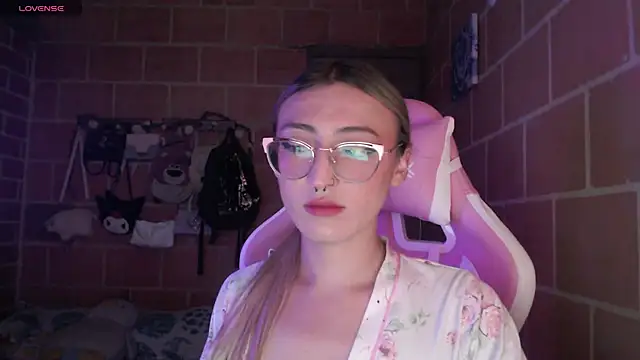 Andrea camilaaa online show from July 2026 09:50:01 PM