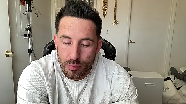 brettmycles28 online show from July 2026 04:16:01 PM