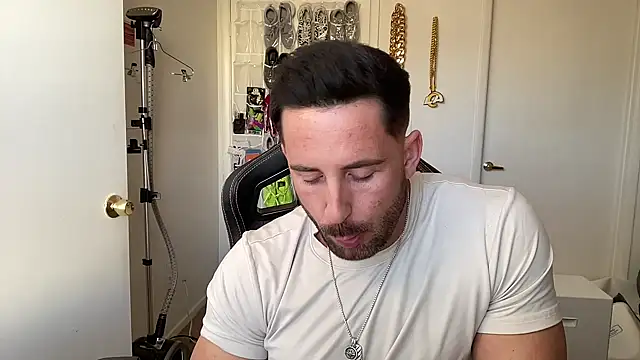 brettmycles28 online show from July 2026 01:01:02 AM