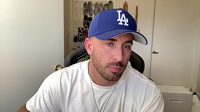 brettmycles28 online show from July 2026 09:36:02 PM