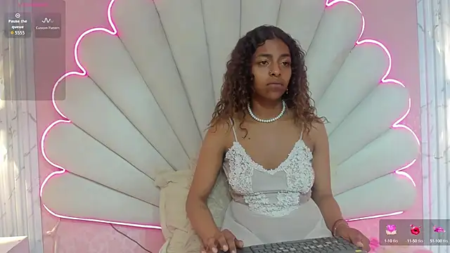 Snapshot of MisRoos chatting on October 2025 08:28:01 PM MisRoos online show from October 2025 08:28:01 PM