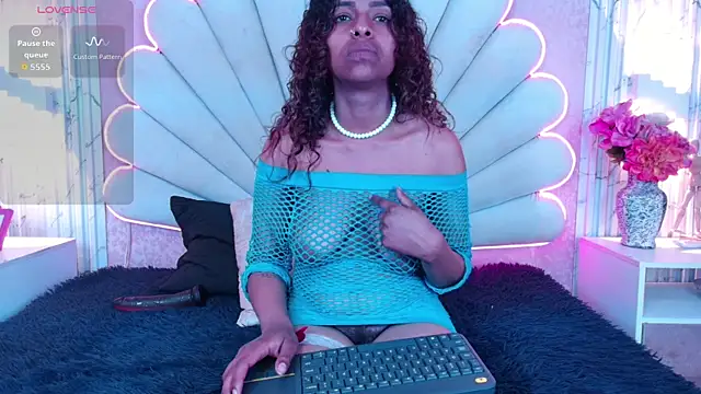 Snapshot of MisRoos chatting on December 2025 02:34:02 PM MisRoos online show from December 2025 02:34:02 PM