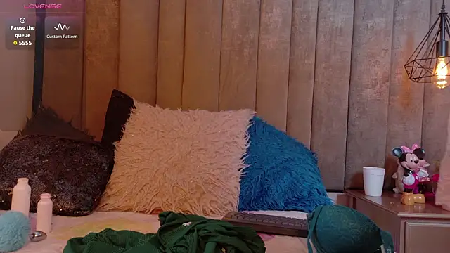 Snapshot of MisRoos chatting on February 2026 01:32:02 PM MisRoos online show from February 2026 01:32:02 PM