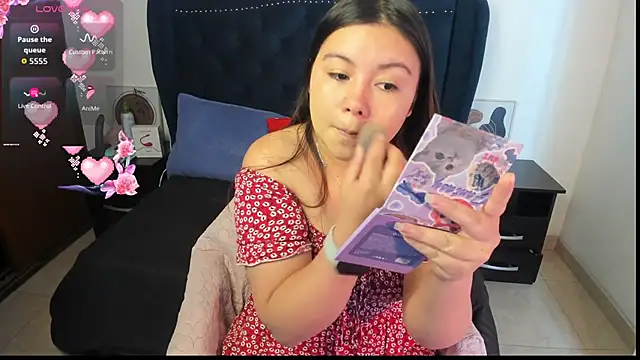 LucyPetit online show from September 2025 01:56:02 PM