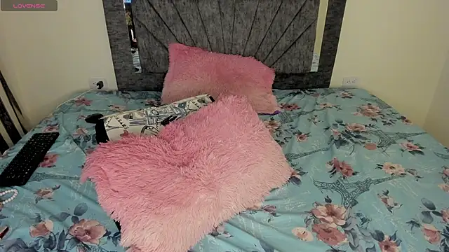 Laurasofia01 online show from April 2026 03:17:01 AM