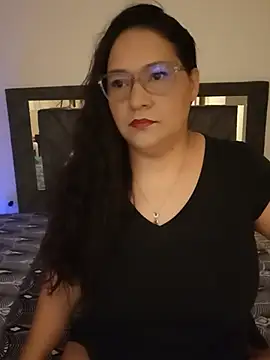 Laurasofia01 online show from June 2026 12:18:02 PM