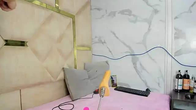 Snapshot of Allisonts69 chatting on October 2025 03:07:02 AM Allisonts69 online show from October 2025 03:07:02 AM