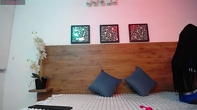 AlexandraCambell online show from October 2025 07:44:02 PM