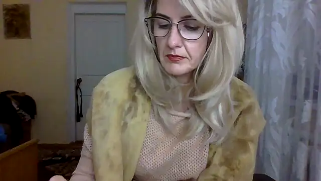 TianaQLove online show from October 2025 03:52:01 PM