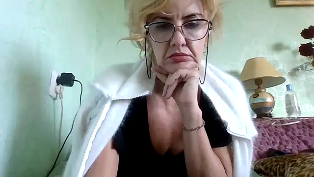 TianaQLove online show from November 2025 12:51:02 PM