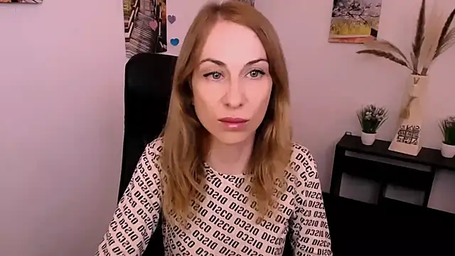 Snapshot of Create_your_own_sun chatting on September 2025 01:22:02 PM Create your own sun online show from September 2025 01:22:02 PM