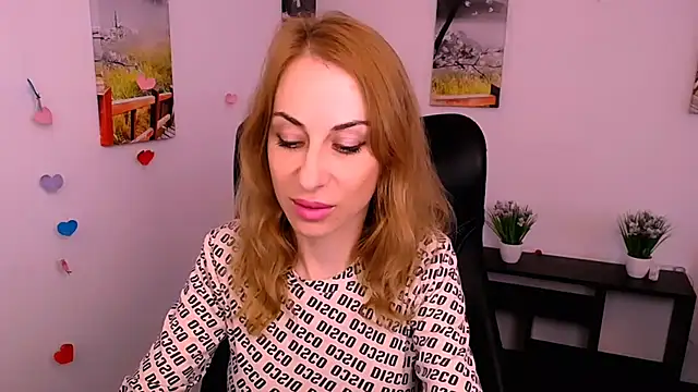 Snapshot of Create_your_own_sun chatting on November 2025 01:46:01 PM Create your own sun online show from November 2025 01:46:01 PM