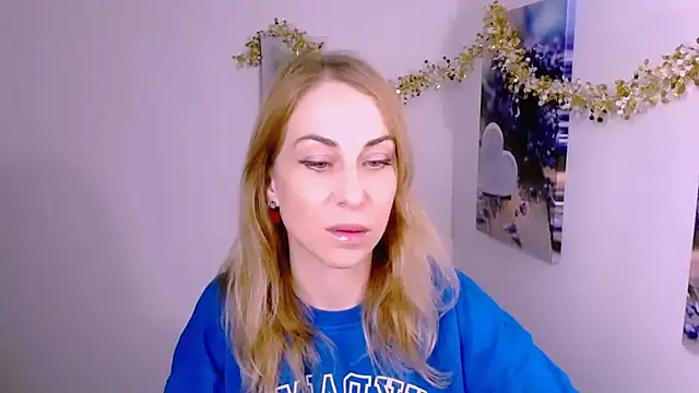 Snapshot of Create_your_own_sun chatting on December 2025 01:50:02 PM Create your own sun online show from December 2025 01:50:02 PM