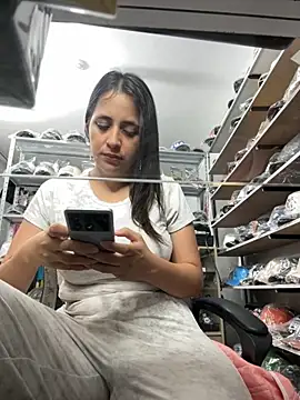 Snapshot of GiaDuque chatting on October 2025 11:14:02 AM GiaDuque online show from October 2025 11:14:02 AM