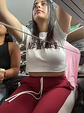 Snapshot of GiaDuque chatting on February 2026 01:05:02 PM GiaDuque online show from February 2026 01:05:02 PM